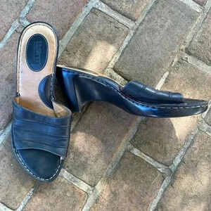 Born leather slip on wedge sandal size 10 - like new condition - black